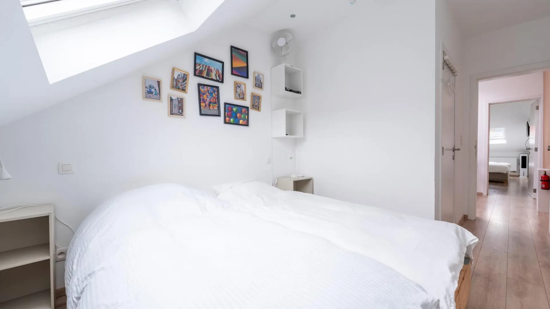 6 Bedroom House With Private Bathrooms In Bxl Downtown Brüsszel Apartman