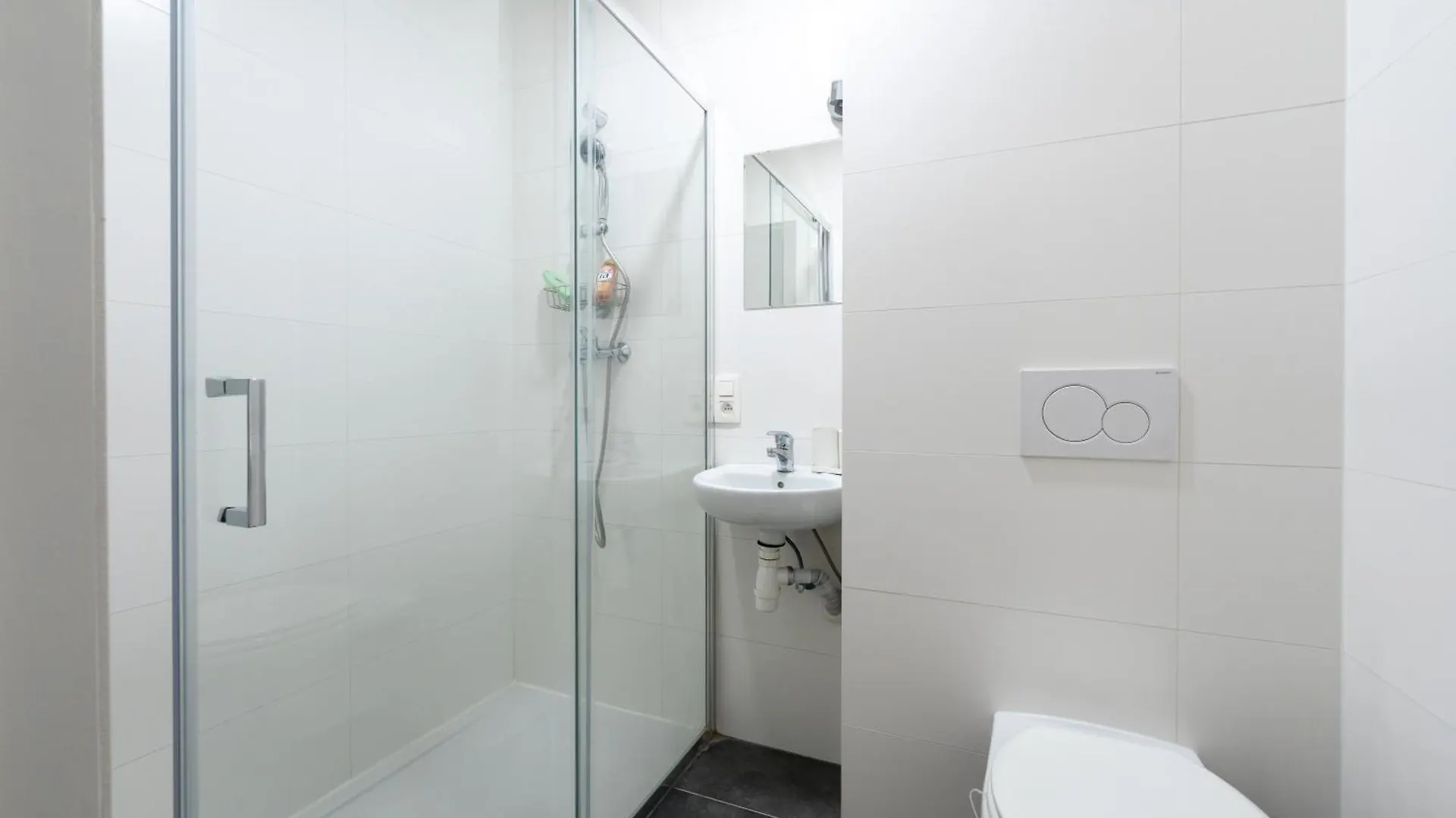 6 Bedroom House With Private Bathrooms In Bxl Downtown Brüsszel 0*,  Belgium