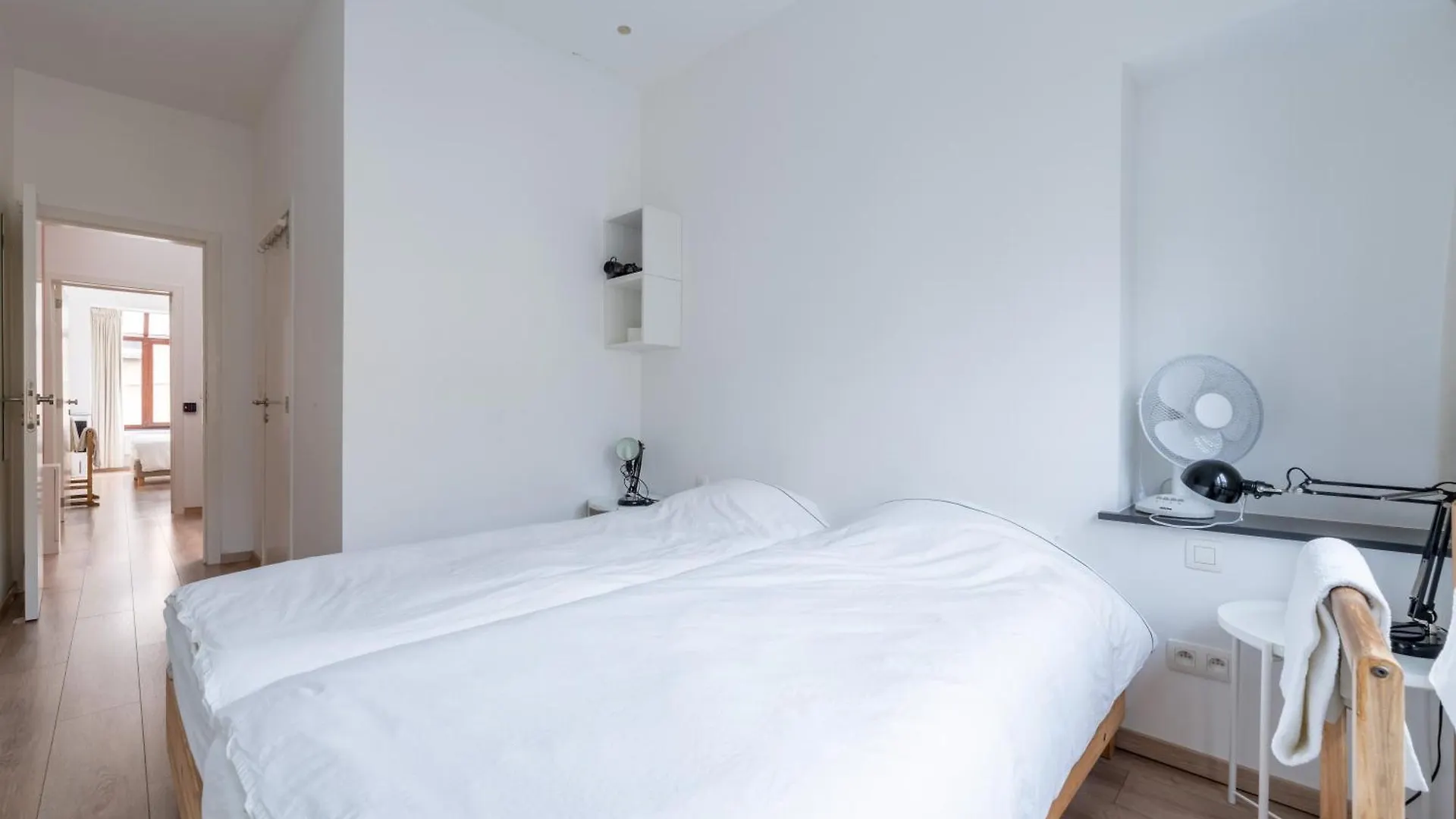 6 Bedroom House With Private Bathrooms In Bxl Downtown Brüsszel