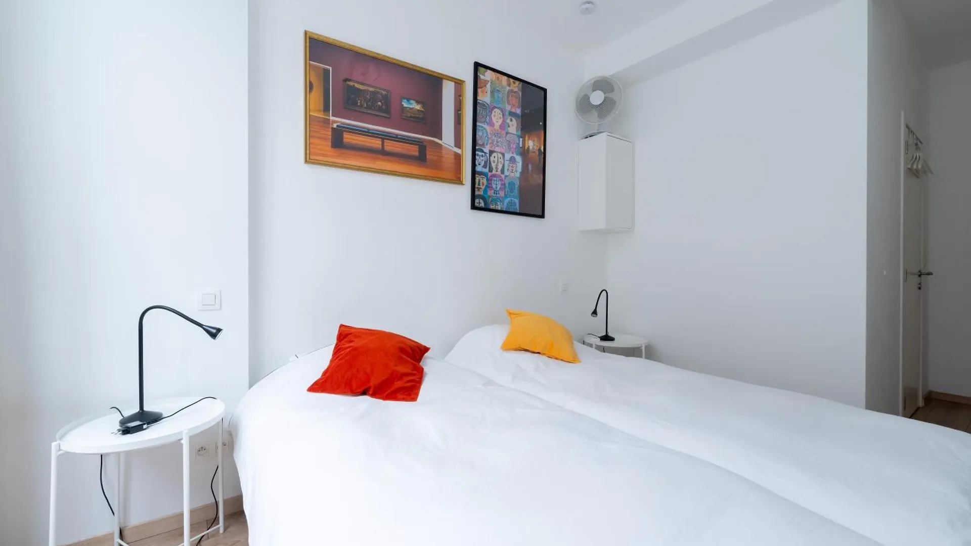 6 Bedroom House With Private Bathrooms In Bxl Downtown Brüsszel Apartman