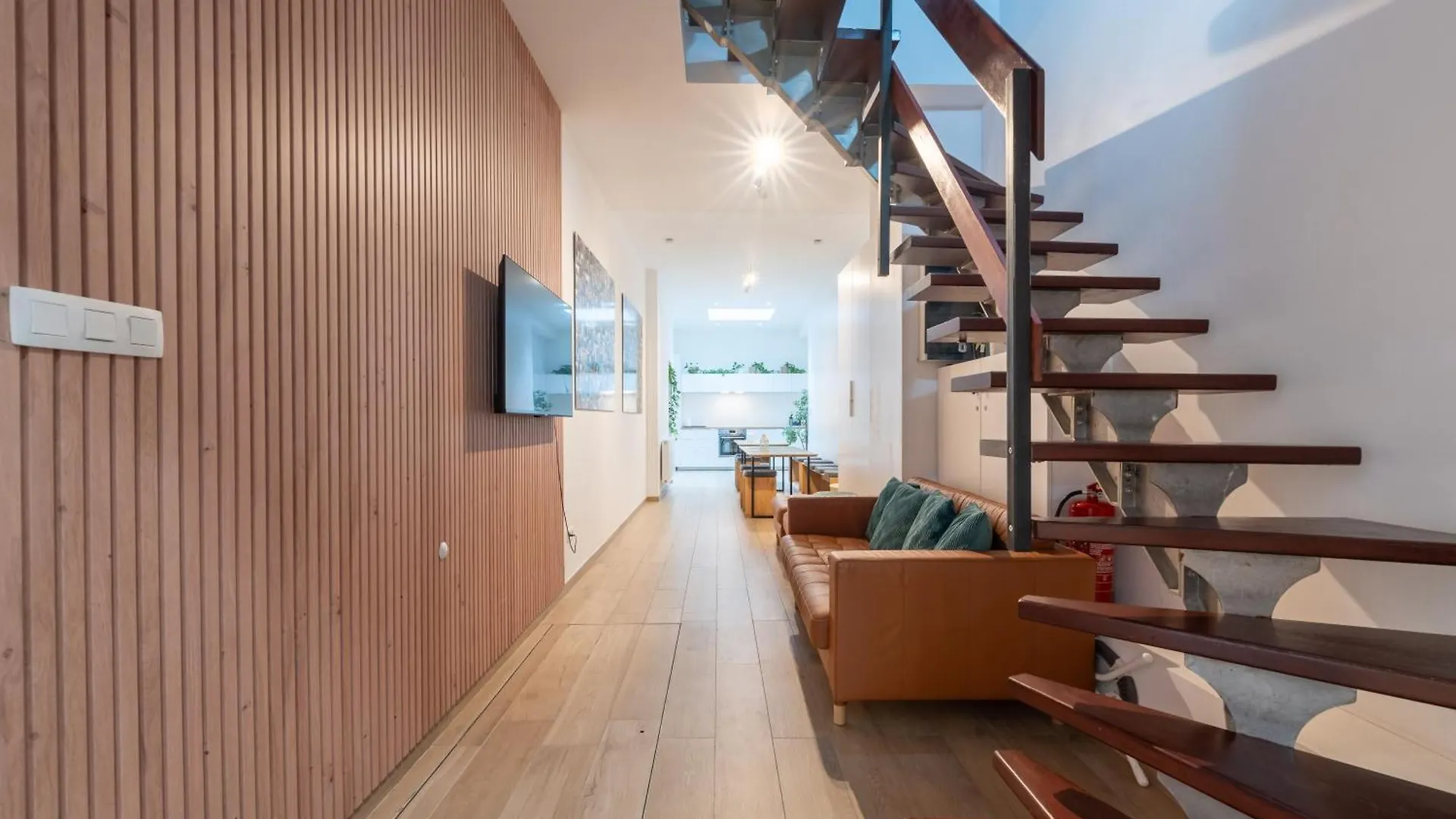 6 Bedroom House With Private Bathrooms In Bxl Downtown Brüsszel