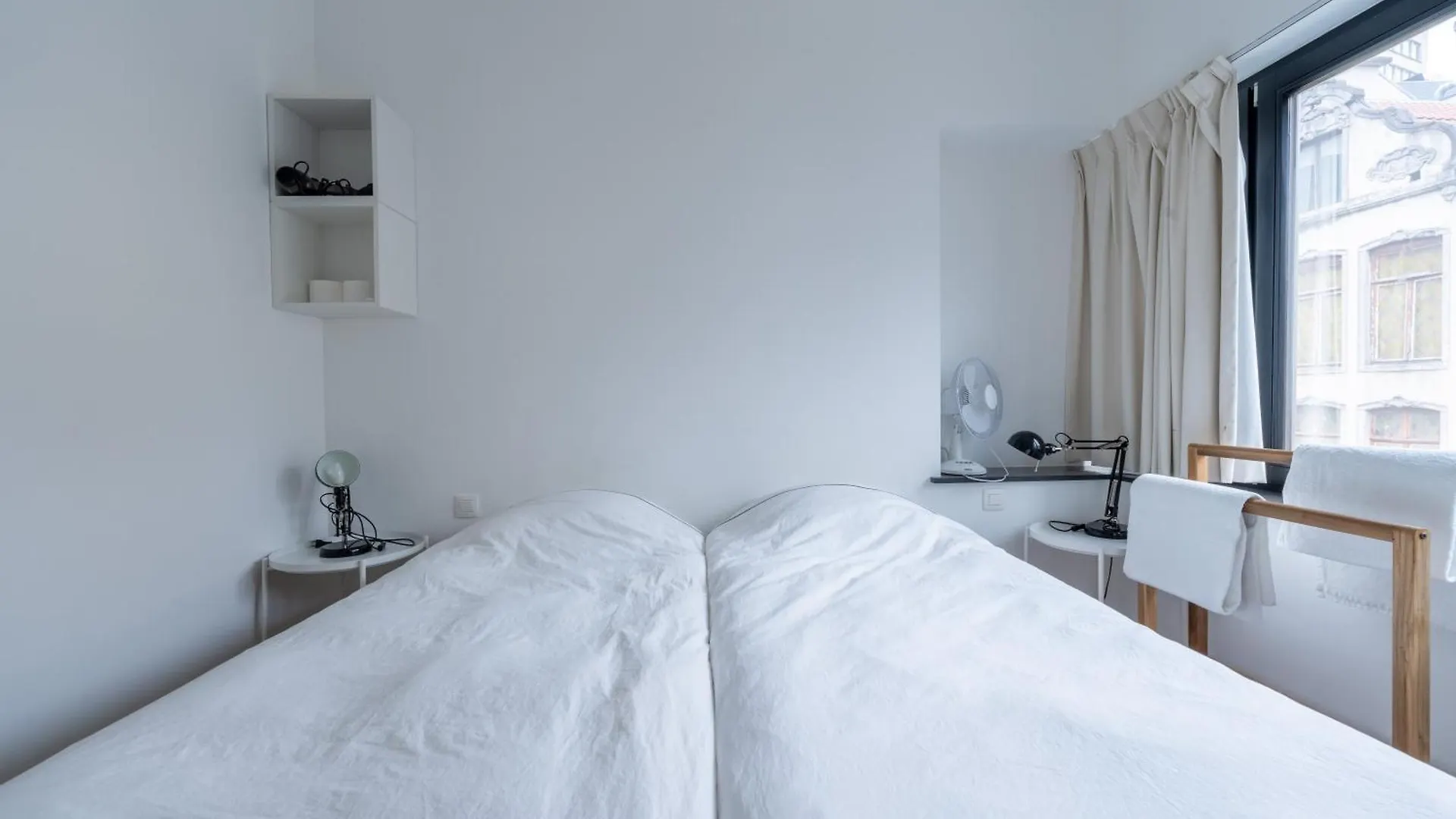 6 Bedroom House With Private Bathrooms In Bxl Downtown بروكسل 0*,
