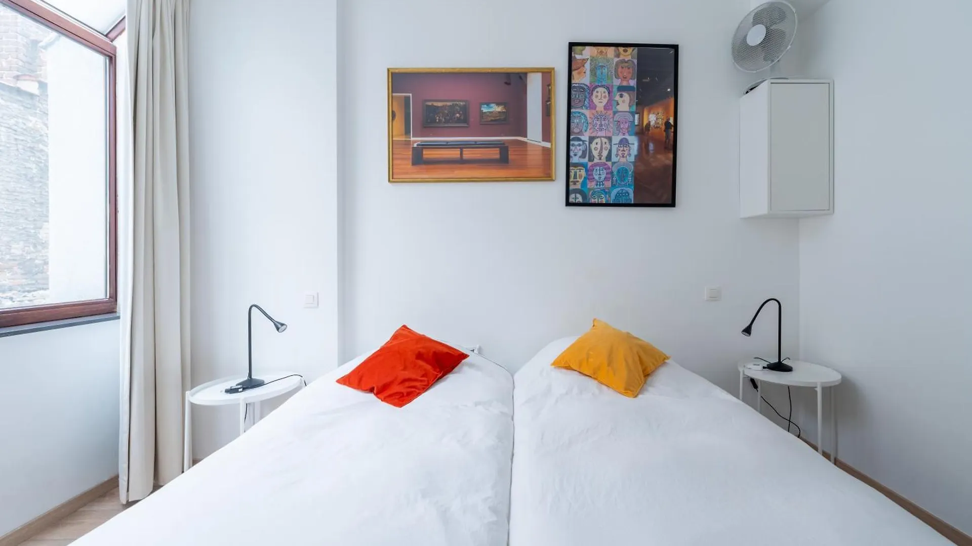 6 Bedroom House With Private Bathrooms In Bxl Downtown بروكسل 0*,