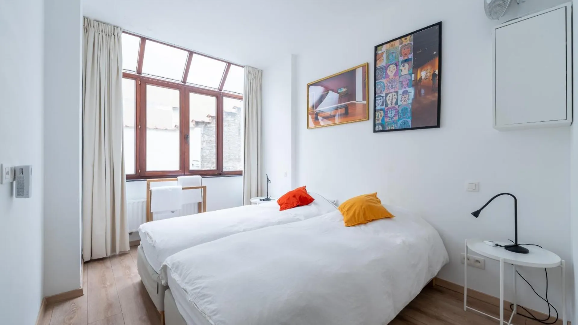 6 Bedroom House With Private Bathrooms In Bxl Downtown بروكسل شقة